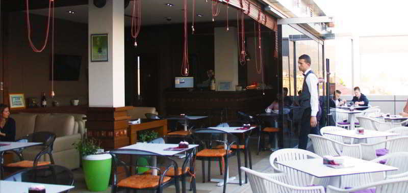 Relax 3* Tirana